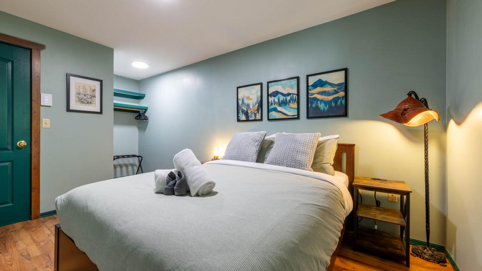 Golden Mountain View Suites Bed