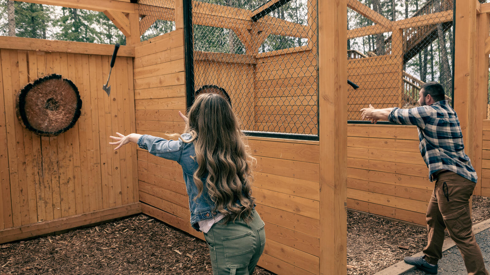 Golden Skybridge Axe Throwing